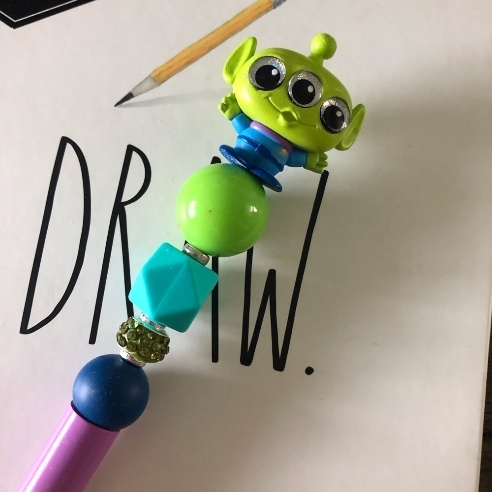 Disney Doorables: Toy Story: Alien handmade beaded pen